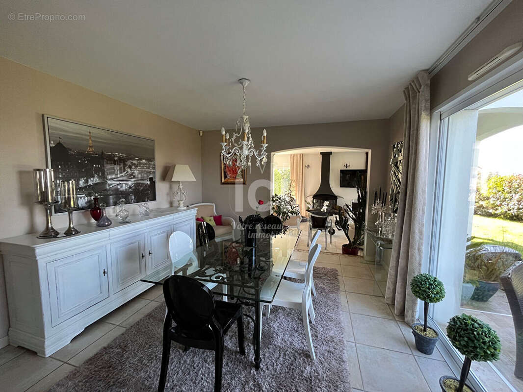 Maison à LA CHAPELLE-BASSE-MER