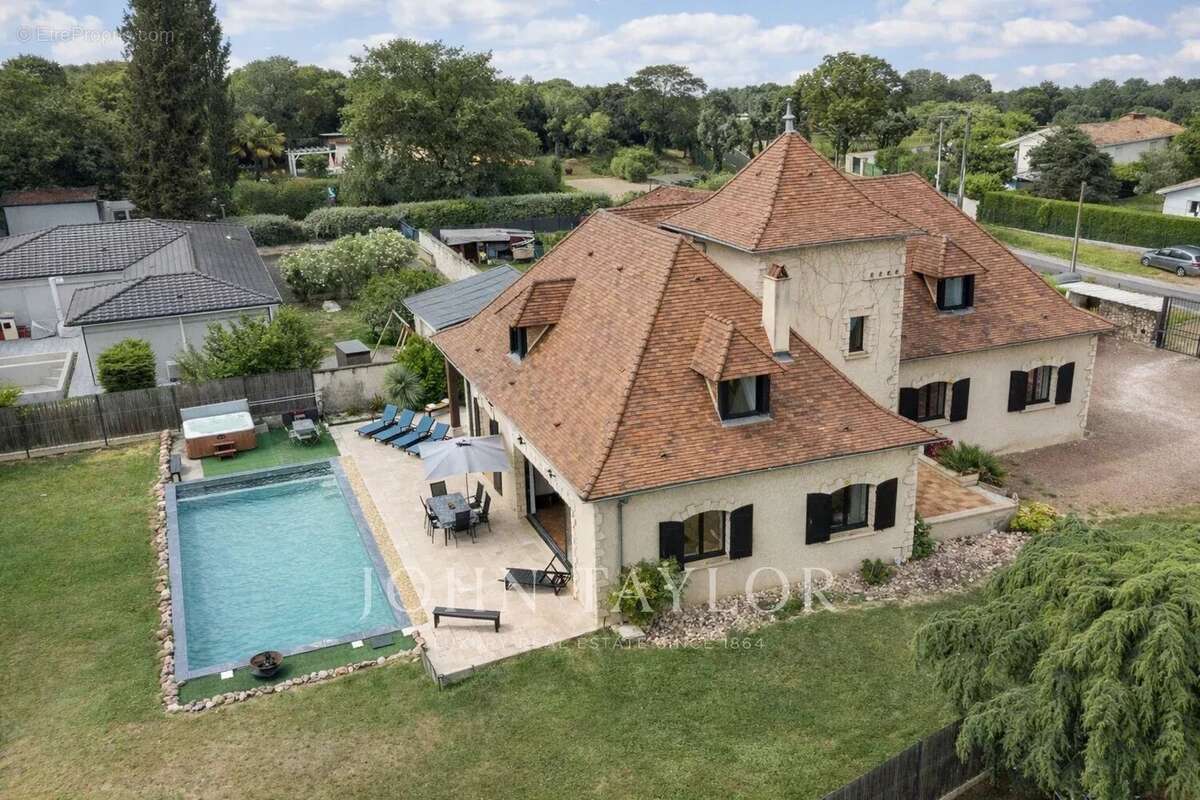 Maison à CARBON-BLANC