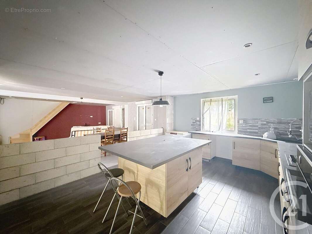 Maison à VILLETHIERRY