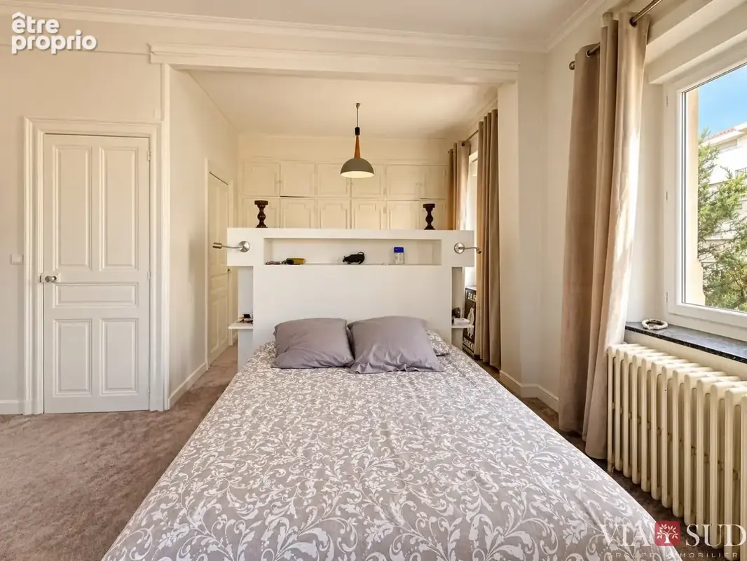 Béziers  Maison de maître de 307 m² avec piscine intérieure, garage et terrasses arborées. - photo 16