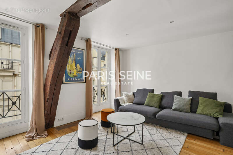 Appartement à PARIS-1E