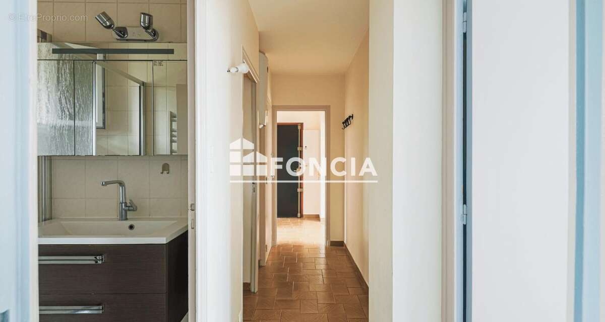 Appartement à SAINT-MARTIN-D'HERES