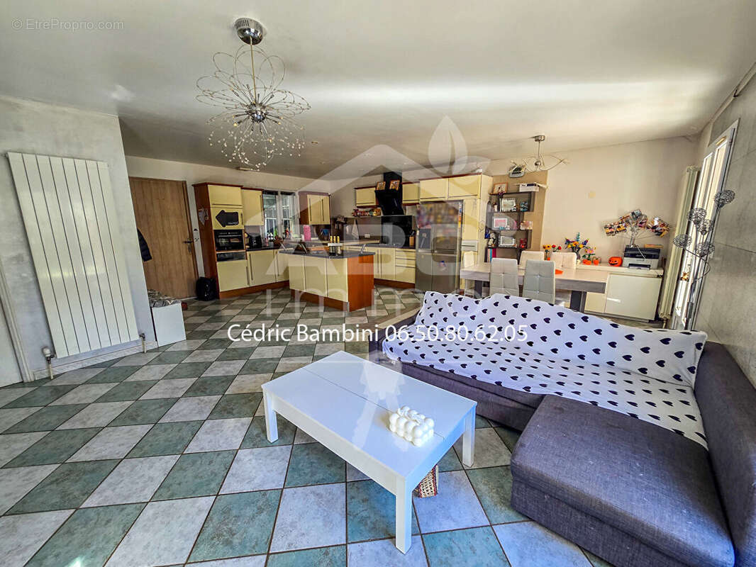 Maison à SAINT-MAXIMIN-LA-SAINTE-BAUME