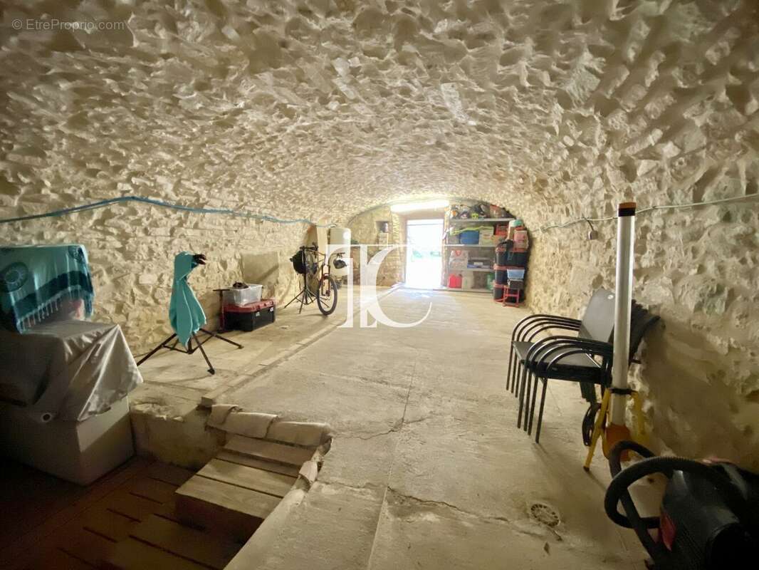 Sud barjac, maison de village de caractere, 178m2, 3 chambres, piscine, jardin 960m2 - photo 14