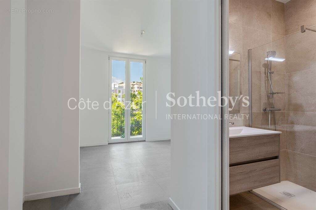 Appartement à ROQUEBRUNE-CAP-MARTIN