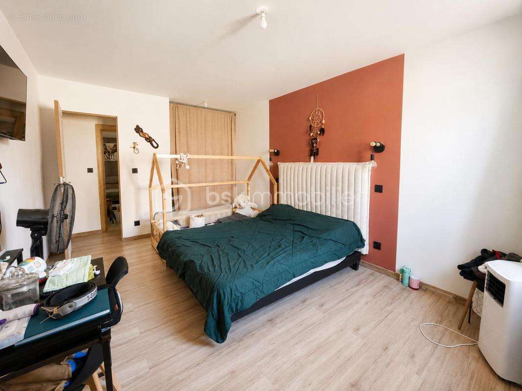 Corps de ferme de 210 m² avec appartement indépendant et plus de 440 m² de dépendances - photo 10