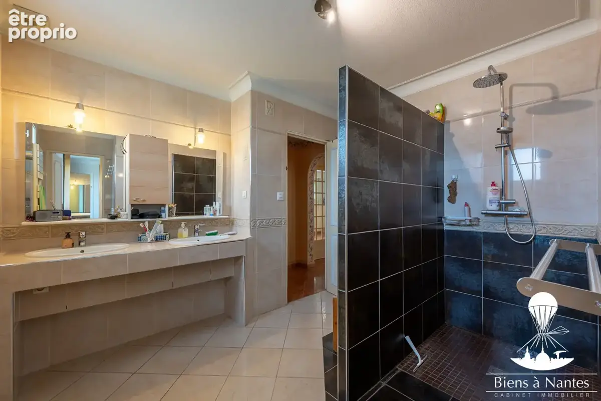 A VENDRE Propriété de 2 Maisons sur  2219 m² de terrain St Julien De Concelles - photo 8