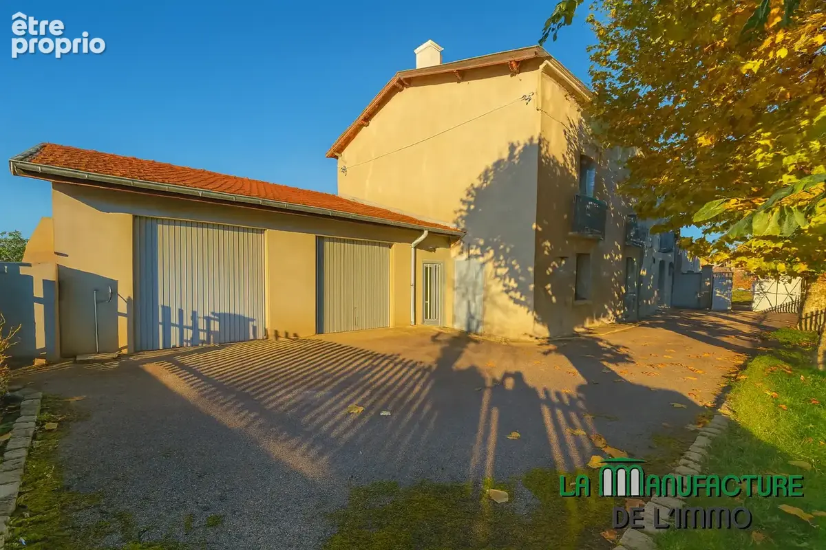 Immeuble avec hangard et garages secteur terrenoire proche des acces autoroutier - photo 4