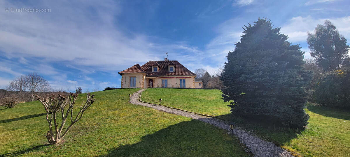 Maison à BEYNAT