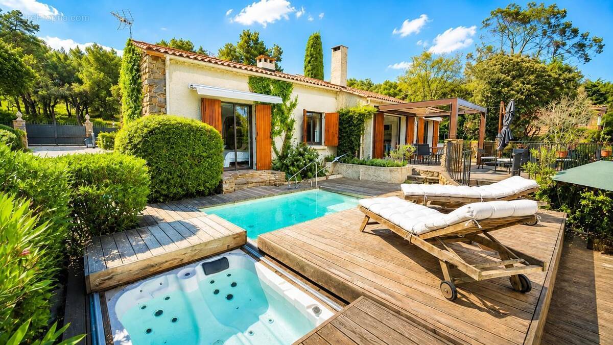 Maison à BORMES-LES-MIMOSAS