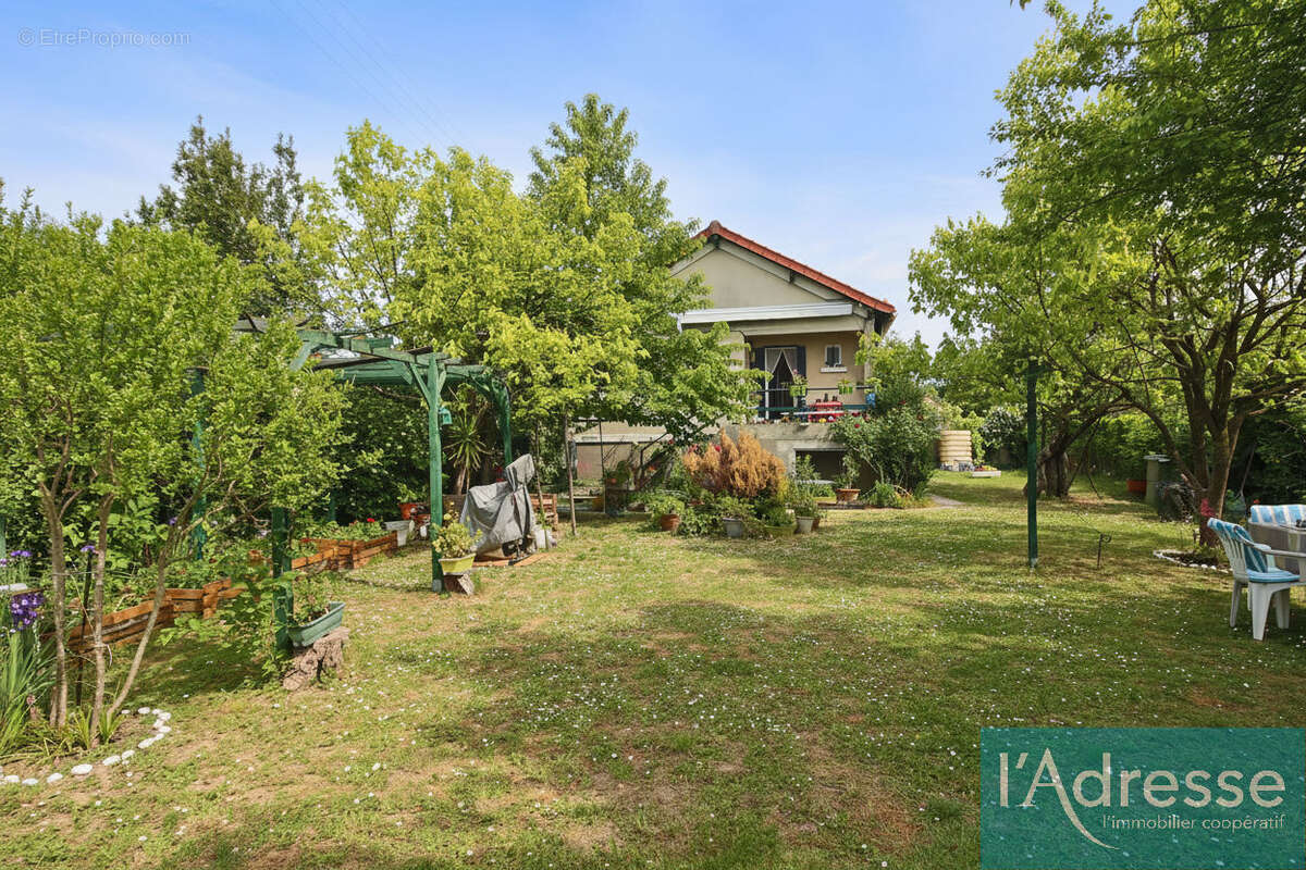Maison avec sous-sol total, combles aménageables et grand terrain à Savigny-sur-Orge. - photo 3