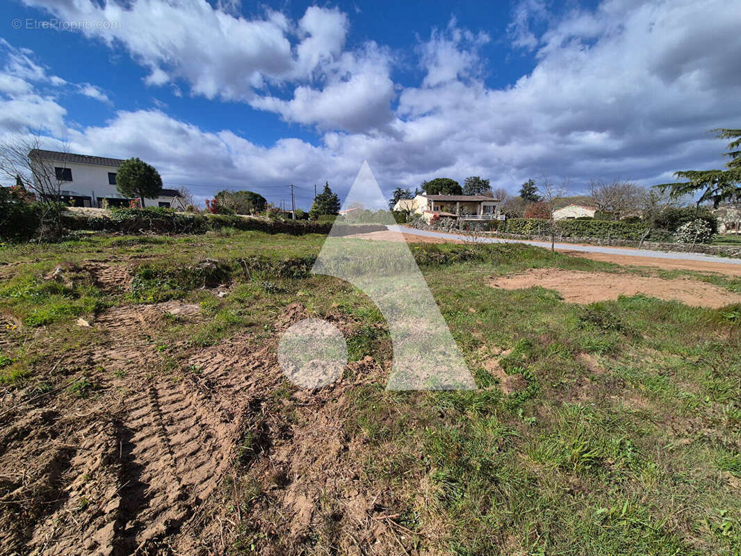 Terrain à LACHAPELLE-SOUS-AUBENAS