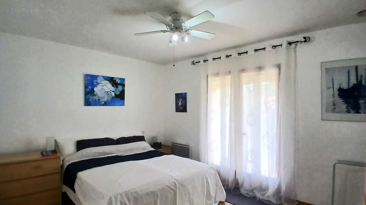 Agréable villa avec piscine chauffée et terrain de pétanque. - photo 20