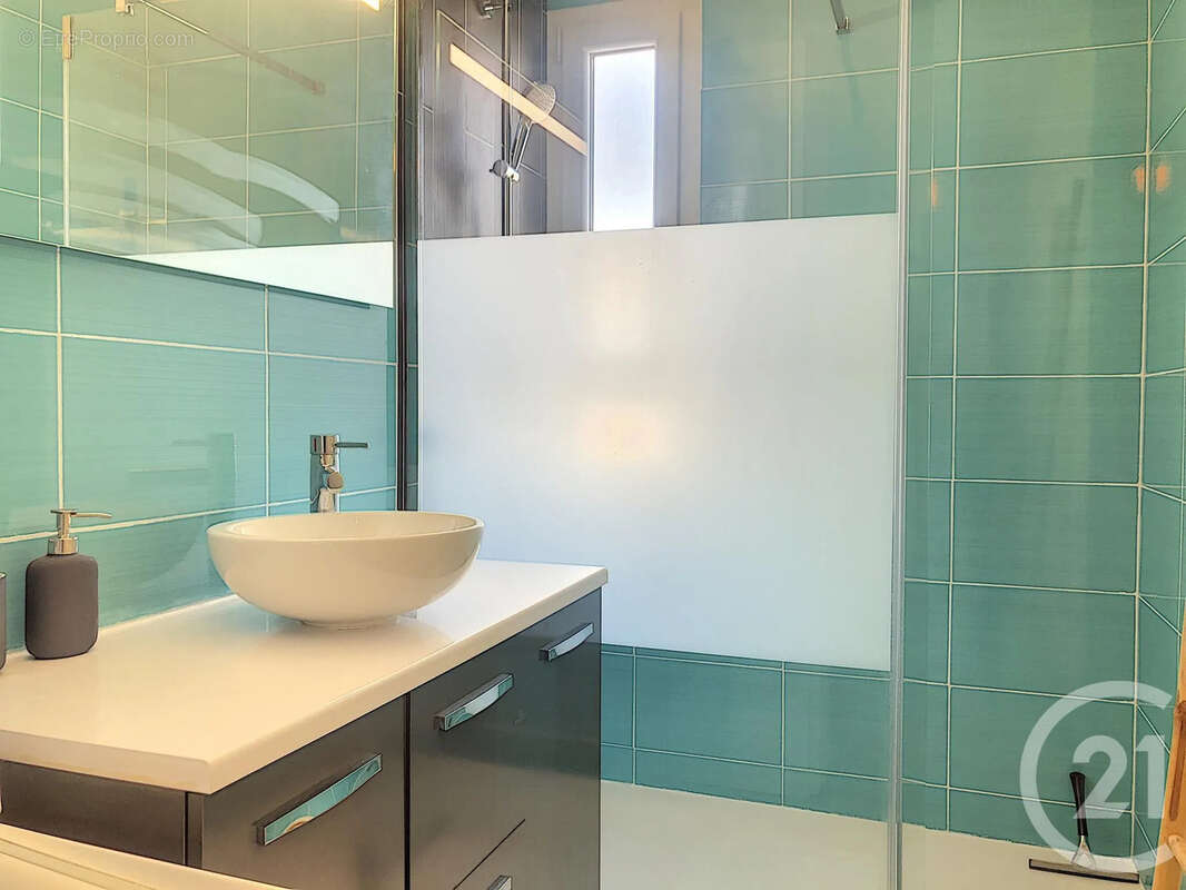 Appartement 76 m² à Saint-Julien-Les-Villas  - photo 8