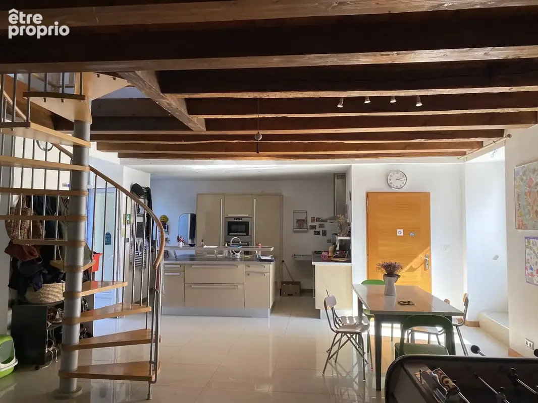 Charmante Maison de 175 m2 - 6 Pièces avec Piscine Couverte et Garage - photo 4