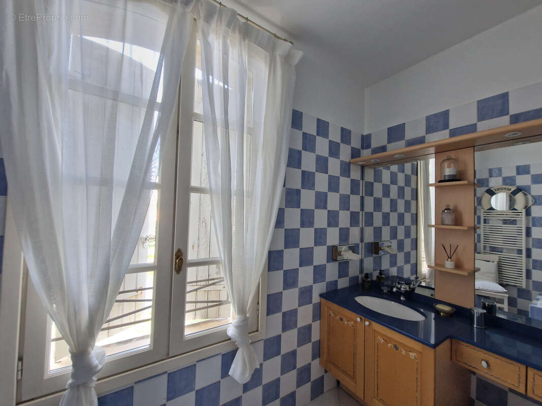 Magnifique Maison de Maître qui surplombe le Lot / Cave voûtée exceptionnelle / Parc paysagé / Piscine au Sel - photo 23