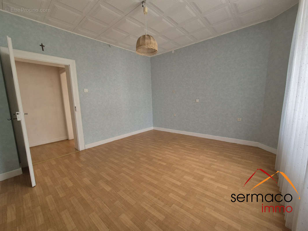 Chambre 1 RDC - Maison à SARREGUEMINES