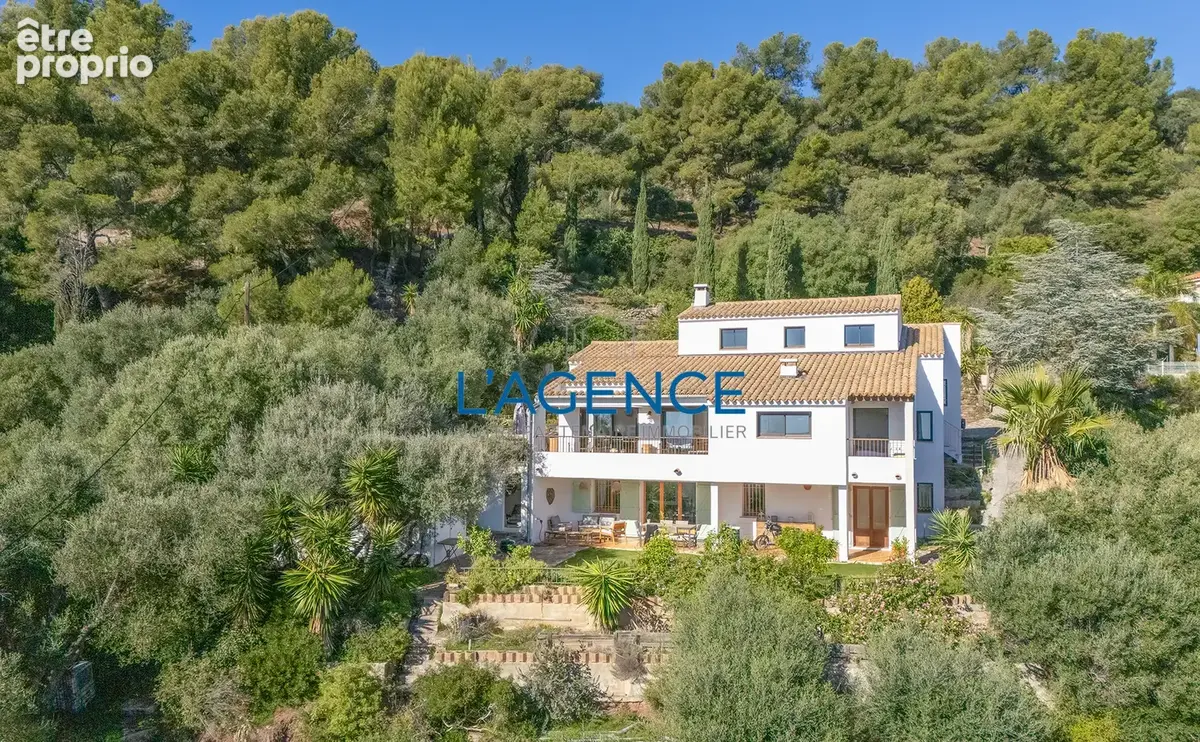 Villa contemporaine de 221 m2 avec vue mer, au calme, sur un terrain arboré de 1830M2 - photo 12