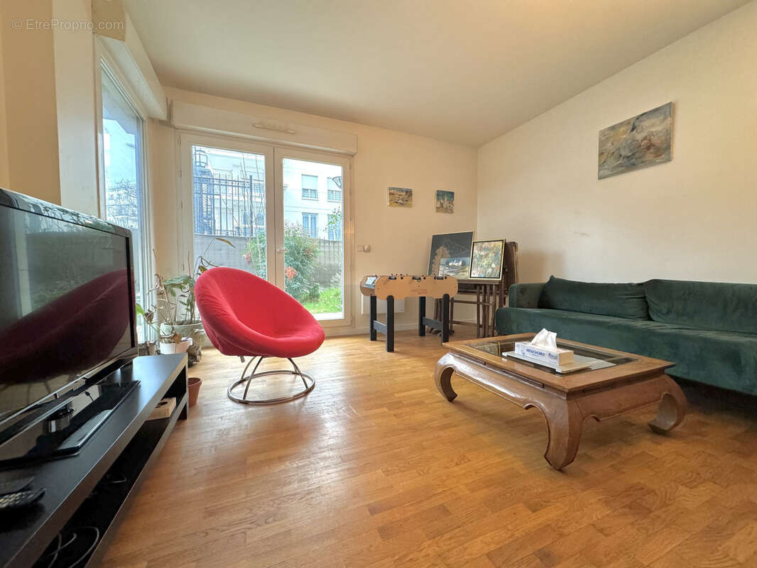 Appartement à COURBEVOIE