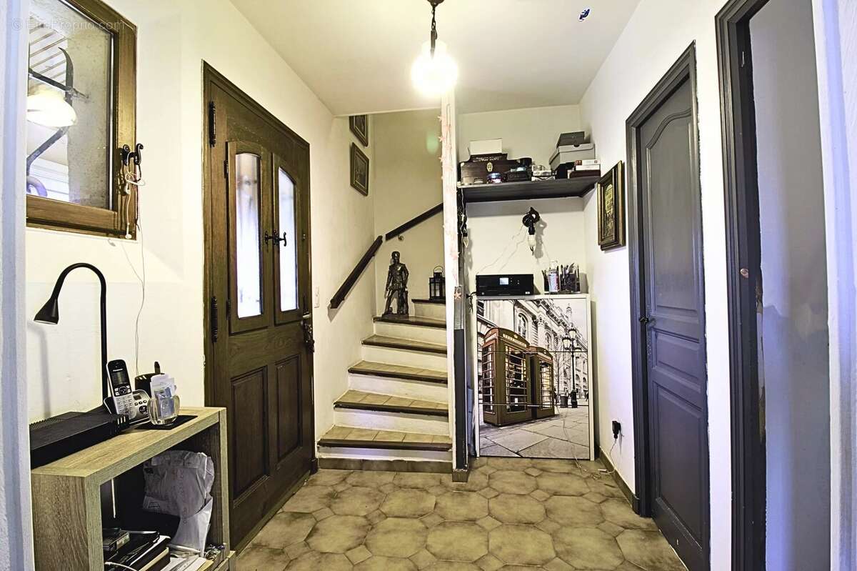 Maison à SAINT-CEZAIRE-SUR-SIAGNE