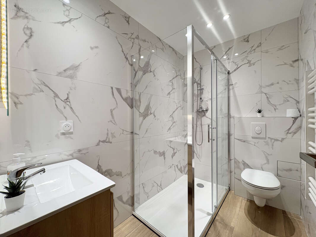 Nice riquier   2 pièces 44 m2 refait à neuf & vendu meublé - extérieur ouest au calme - 5 min à pied du port - photo 7