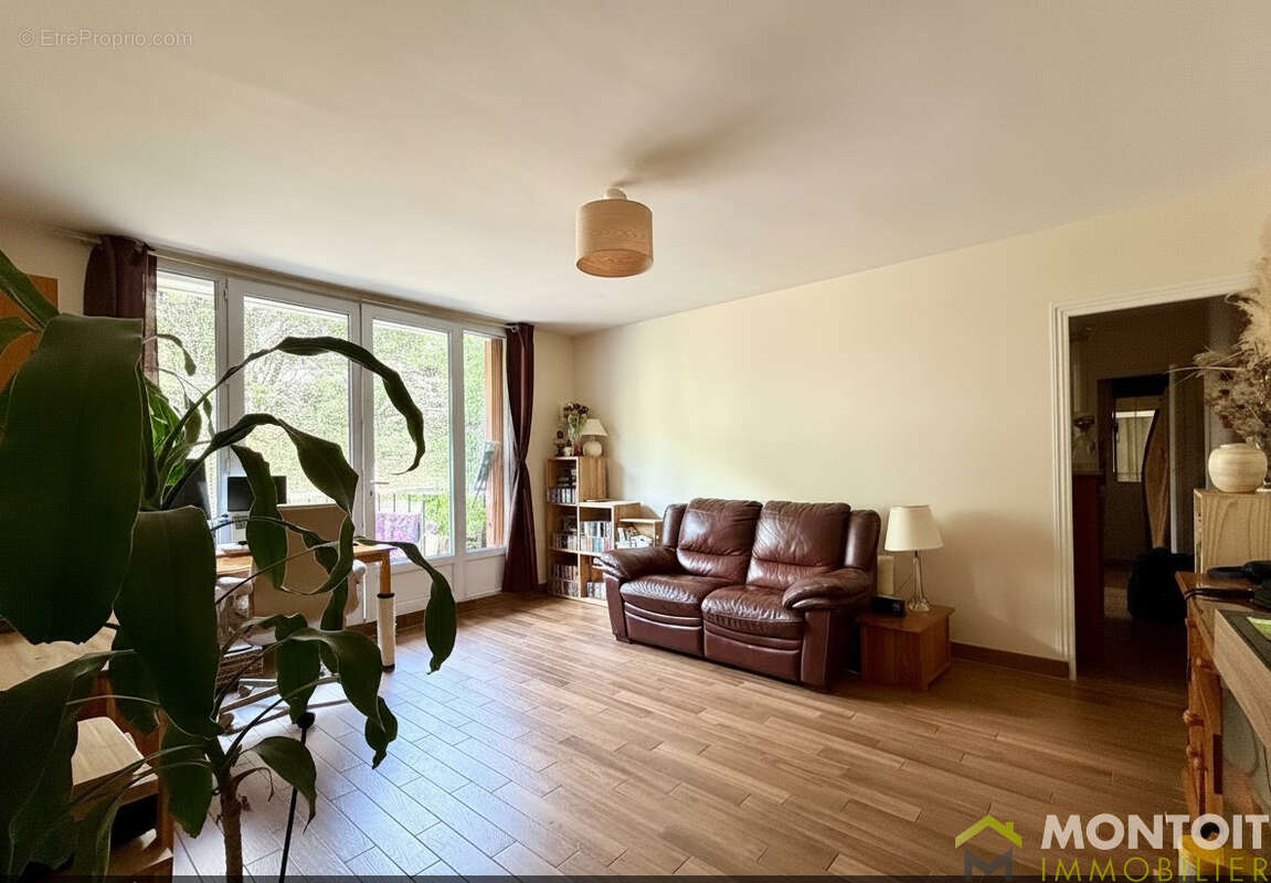 Appartement 3 pièces avec balcon et cave - photo 3