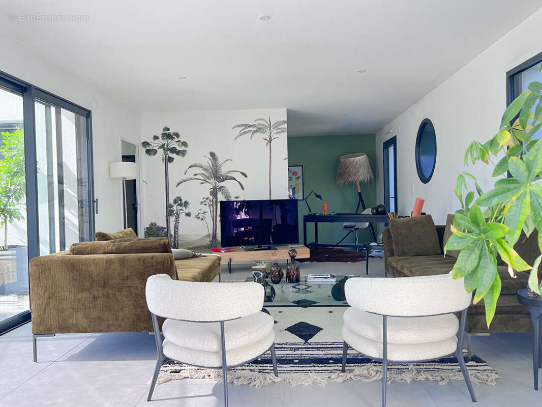à deux pas de la plage de la Courance, Villa d'architecte avec jardin paysager et dépendance - photo 3