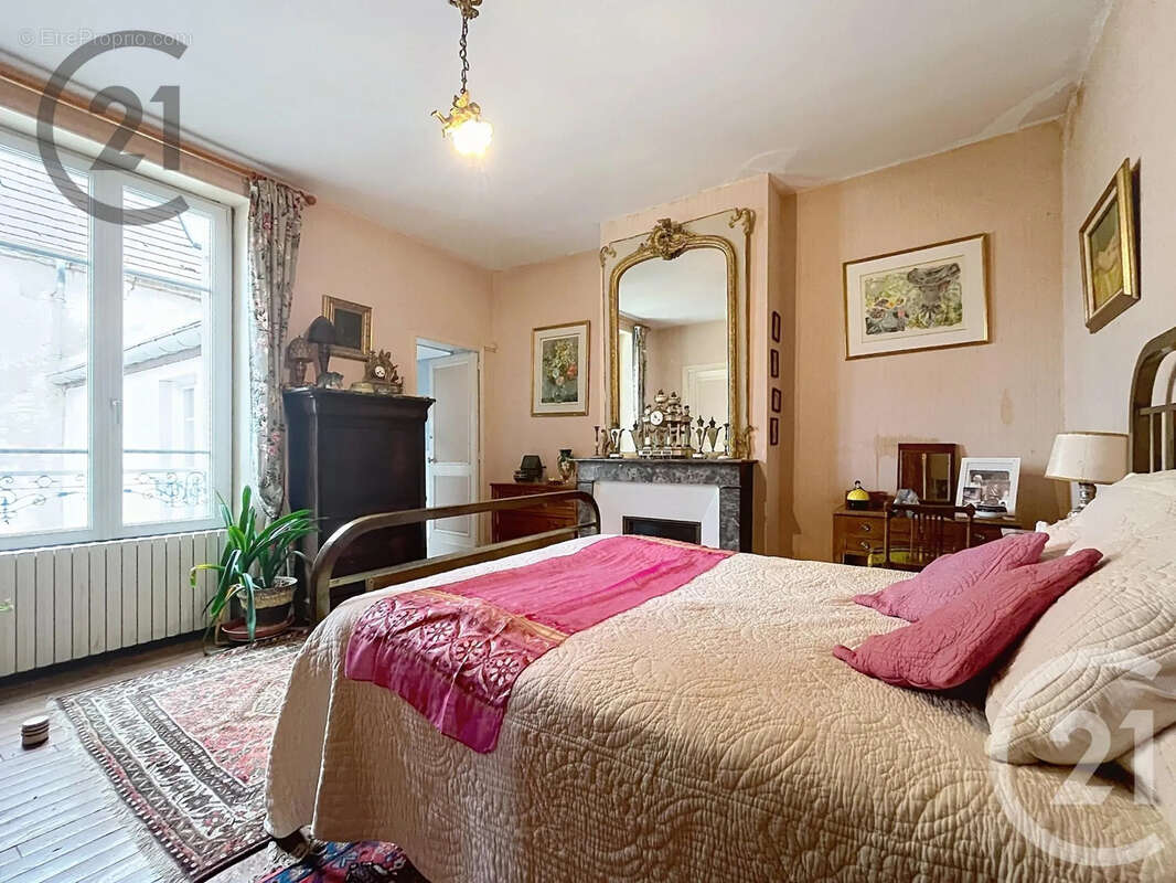 Maison 119 m² à Coulanges-La-Vineuse  - photo 17