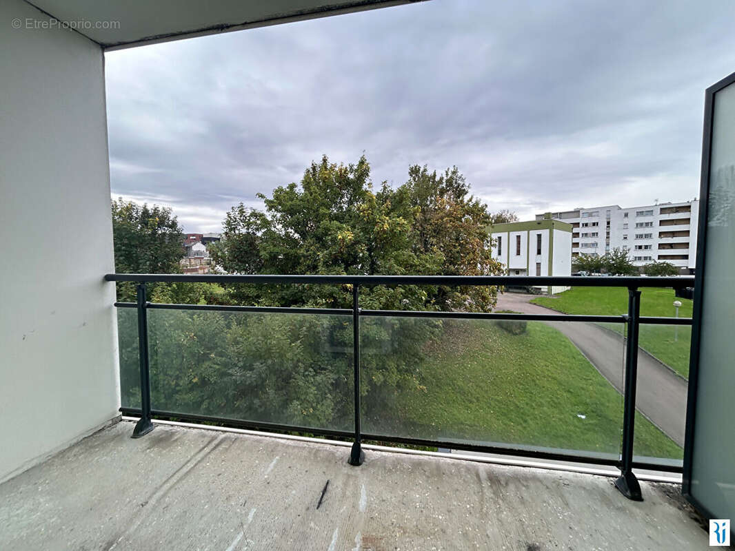 A vendre Maromme centre F3 avec balcon, cave et garage - photo 2