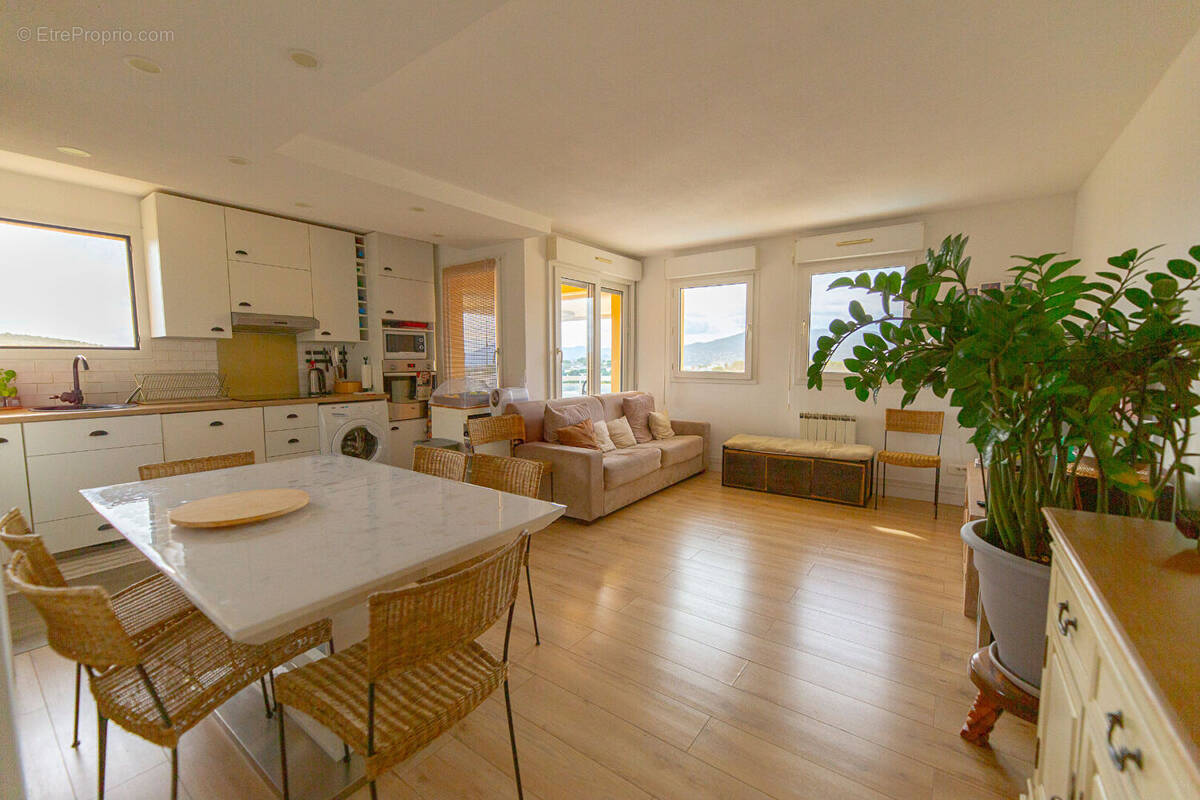 Appartement à LE CANNET