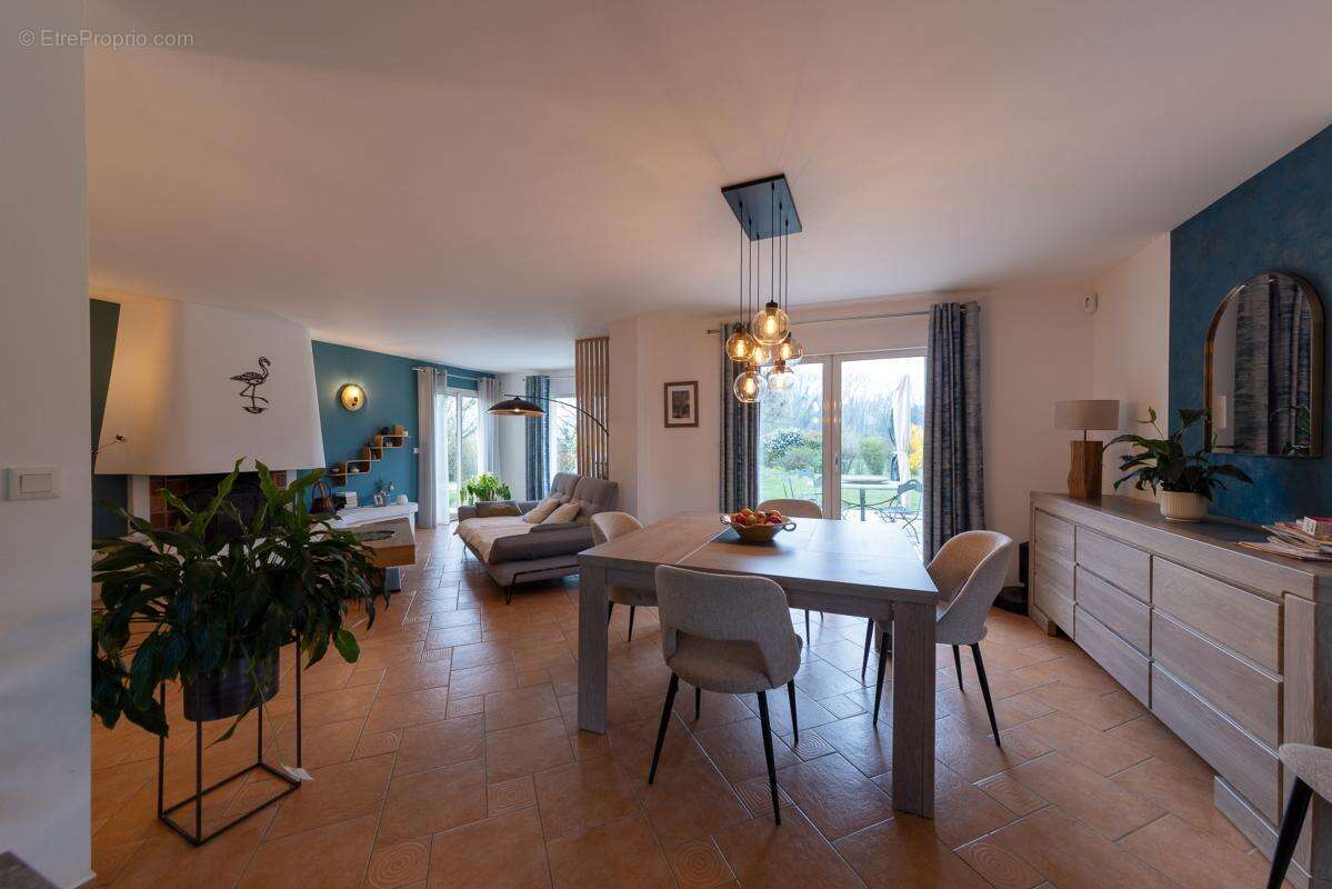Maison à THOIRY