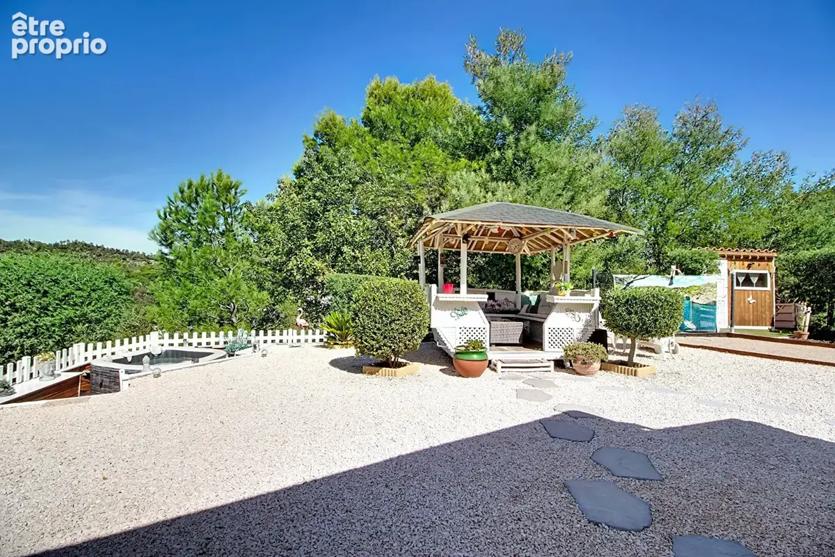 A VENDRE EN EXCLUSIVITÉ- Maison d'environ 120m2 à Vidauban- Terrain 1300m2,- piscine- cuisine d'été- garage - car port - photo 17