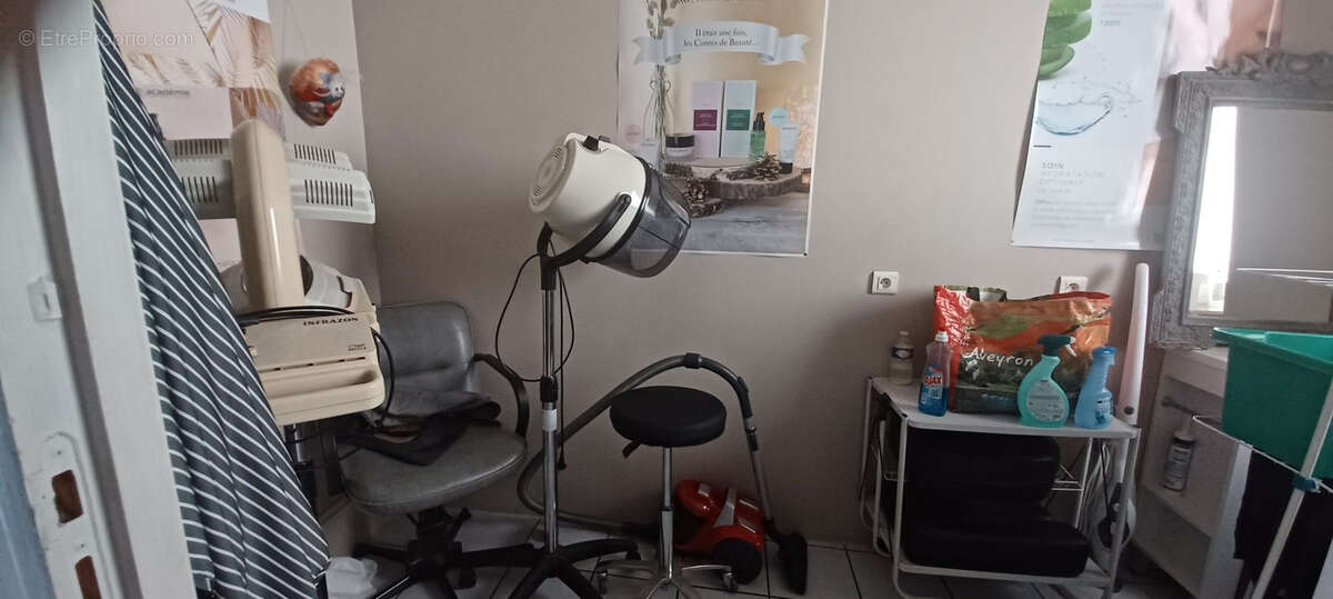 Commerce à ENTRAYGUES-SUR-TRUYERE