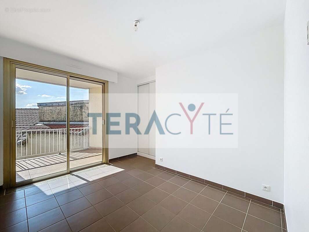 chambre1 - Appartement à VILLARS-LES-DOMBES