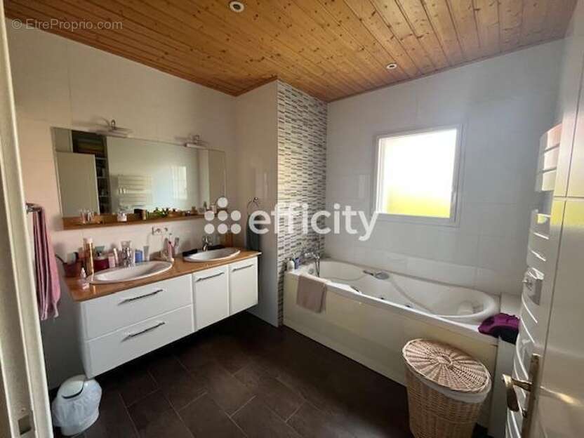 Maison à TALMONT-SAINT-HILAIRE