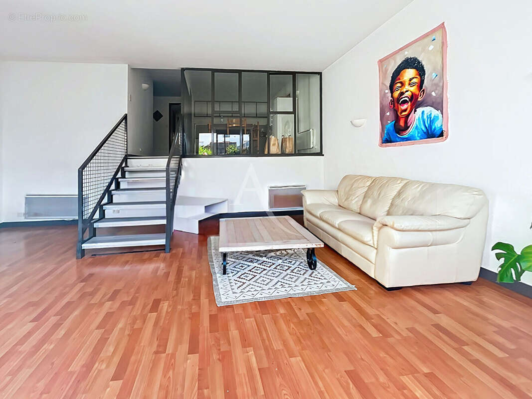 Appartement atypique de 86 m² avec terrasse plein sud en coeur de ville à Challans - photo 3