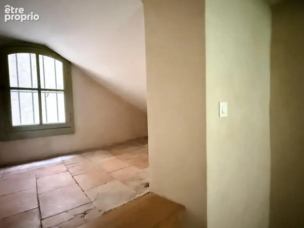 Appartement de charme T2 de 54 m² au sein d’un immeuble historique - photo 4