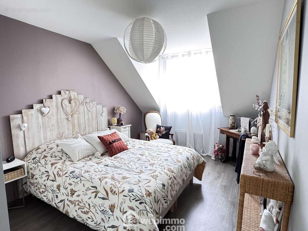 La seconde chambre de 13.93 m² - Maison à LES PONTS-DE-CE