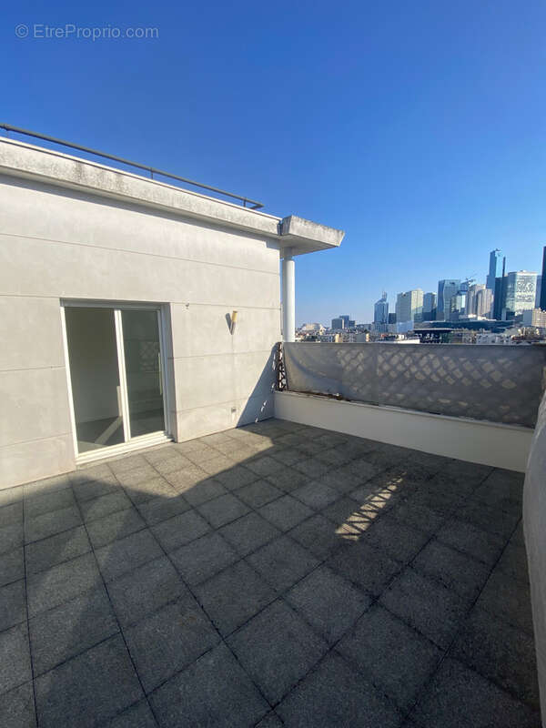 Appartement à COURBEVOIE