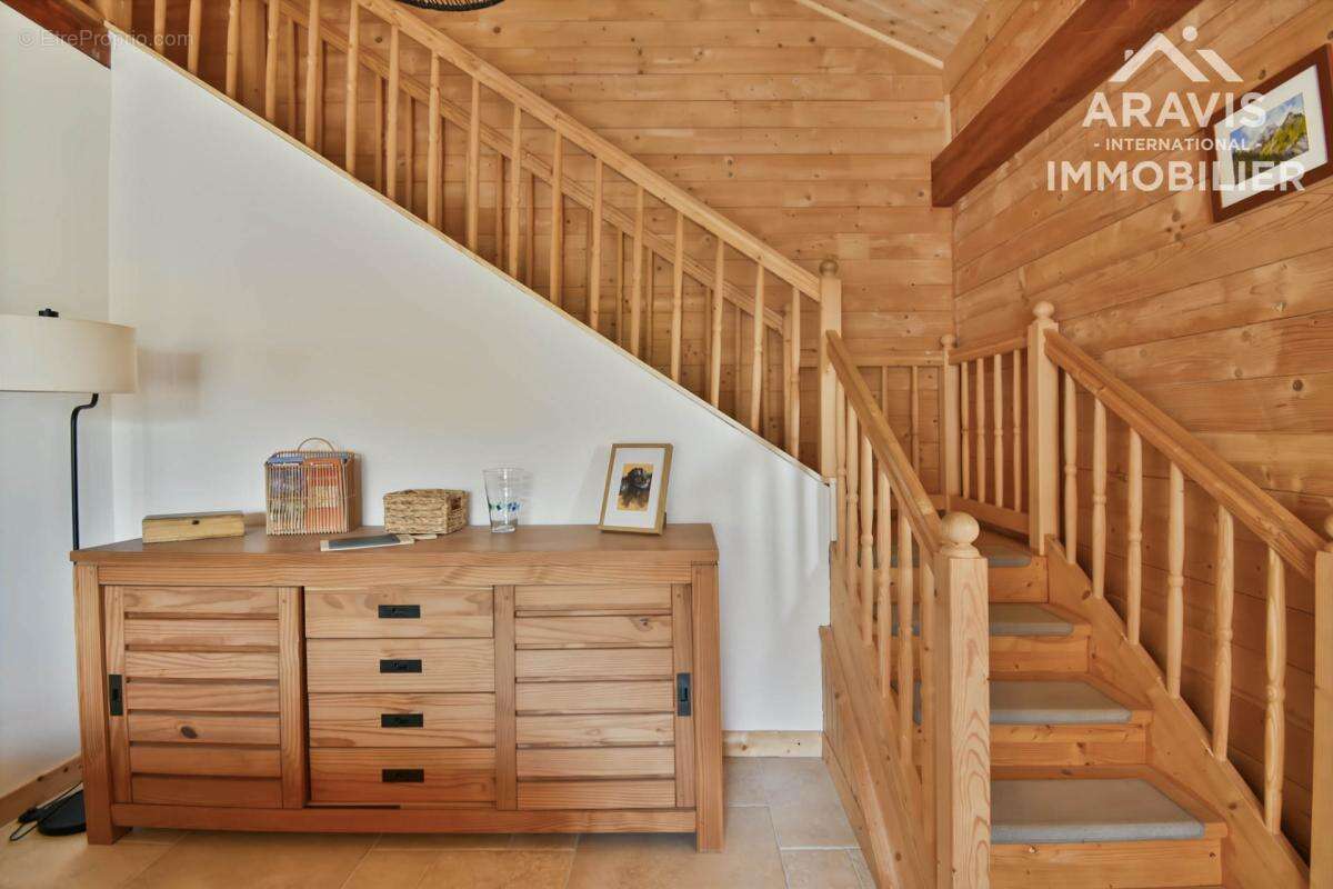 Maison à MONTMIN