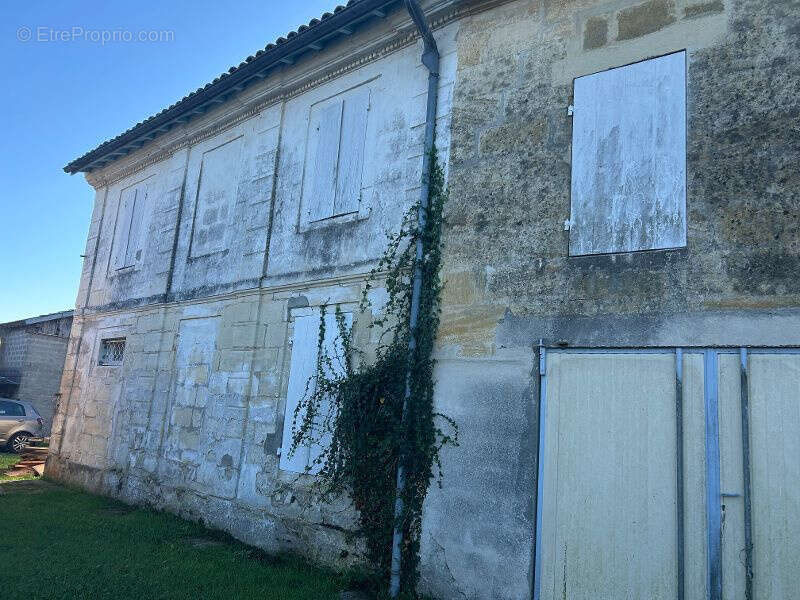 Maison à MOULIETS-ET-VILLEMARTIN