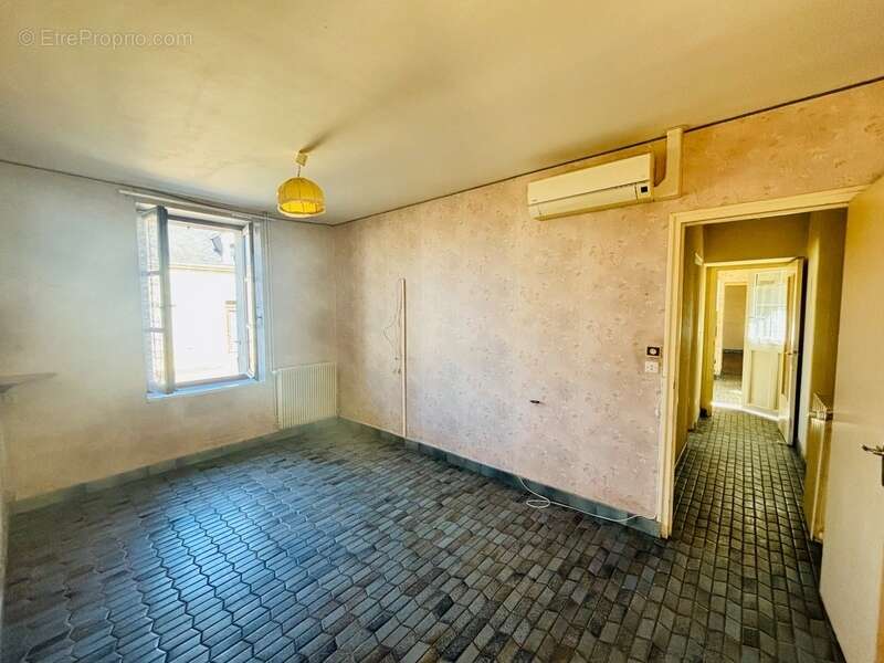 À VENDRE – Longère 110 m² habitables avec nombreuses dépendances et terrain de 900 m² - photo 7