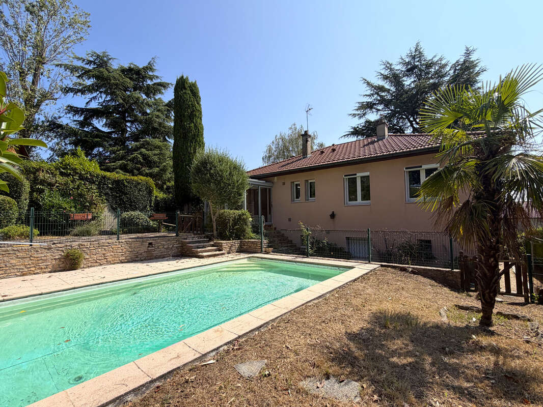 Maison à SAINT-GENIS-LES-OLLIERES