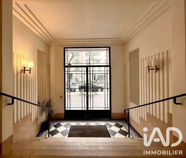 Appartement 83 m² à Paris-16e  - photo 2