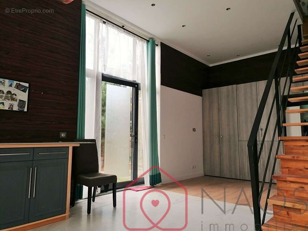 Maison à MANDRES-LES-ROSES