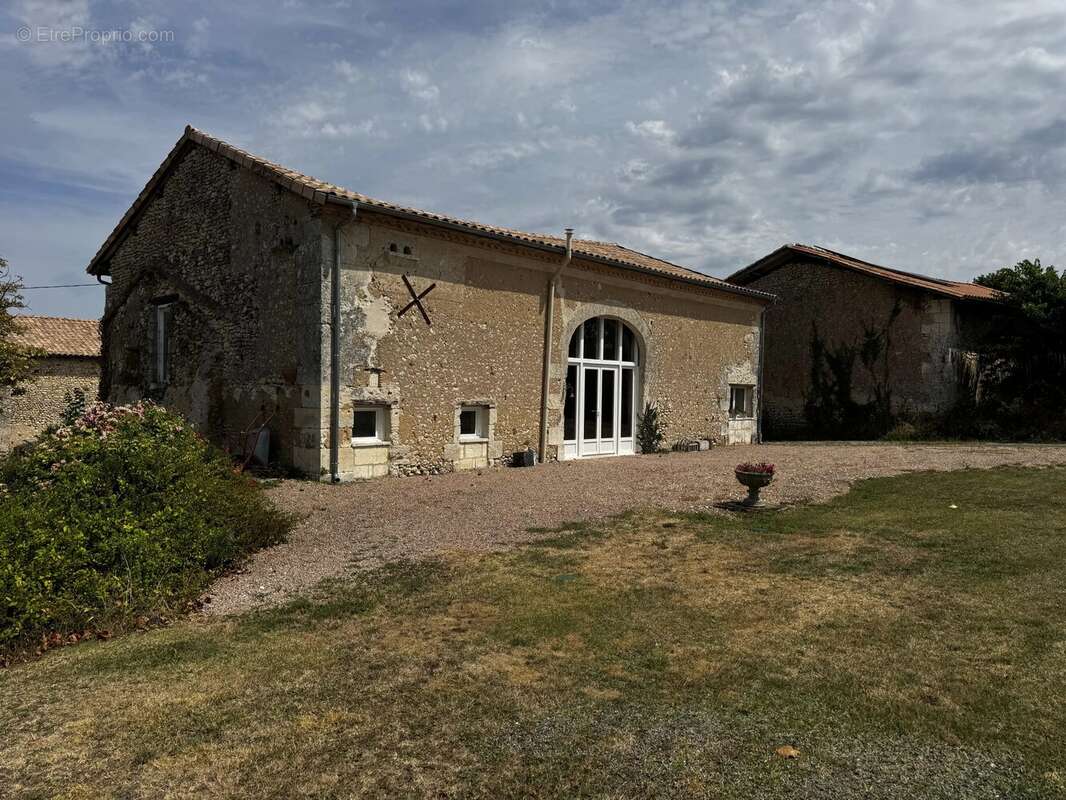 Maison de caractère de 3/4 chambres avec vue sur la campagne et potentiel de revenus - photo 12