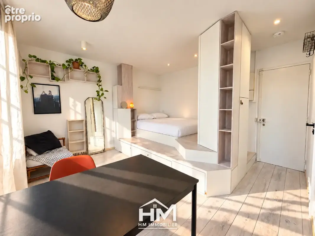 Paris 18e   montmartre / ramey   studio vendu meublé et équipé   dernier étage - photo 2