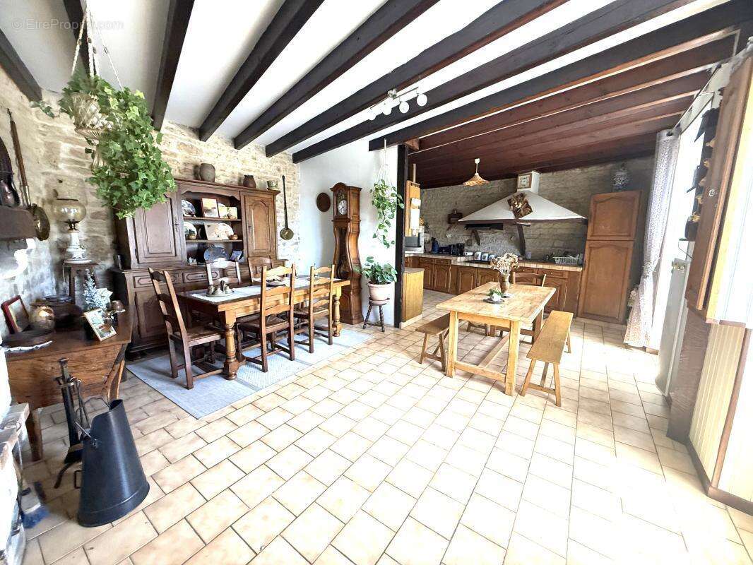 Maison à CHEF-BOUTONNE