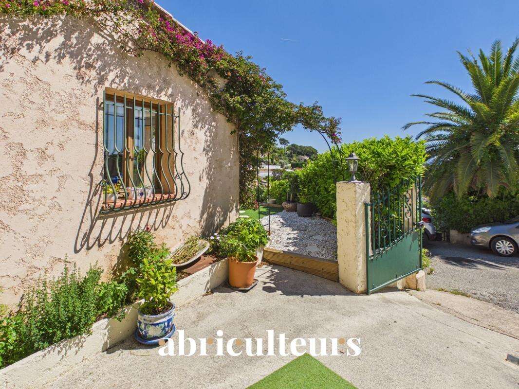 Maison à VALLAURIS