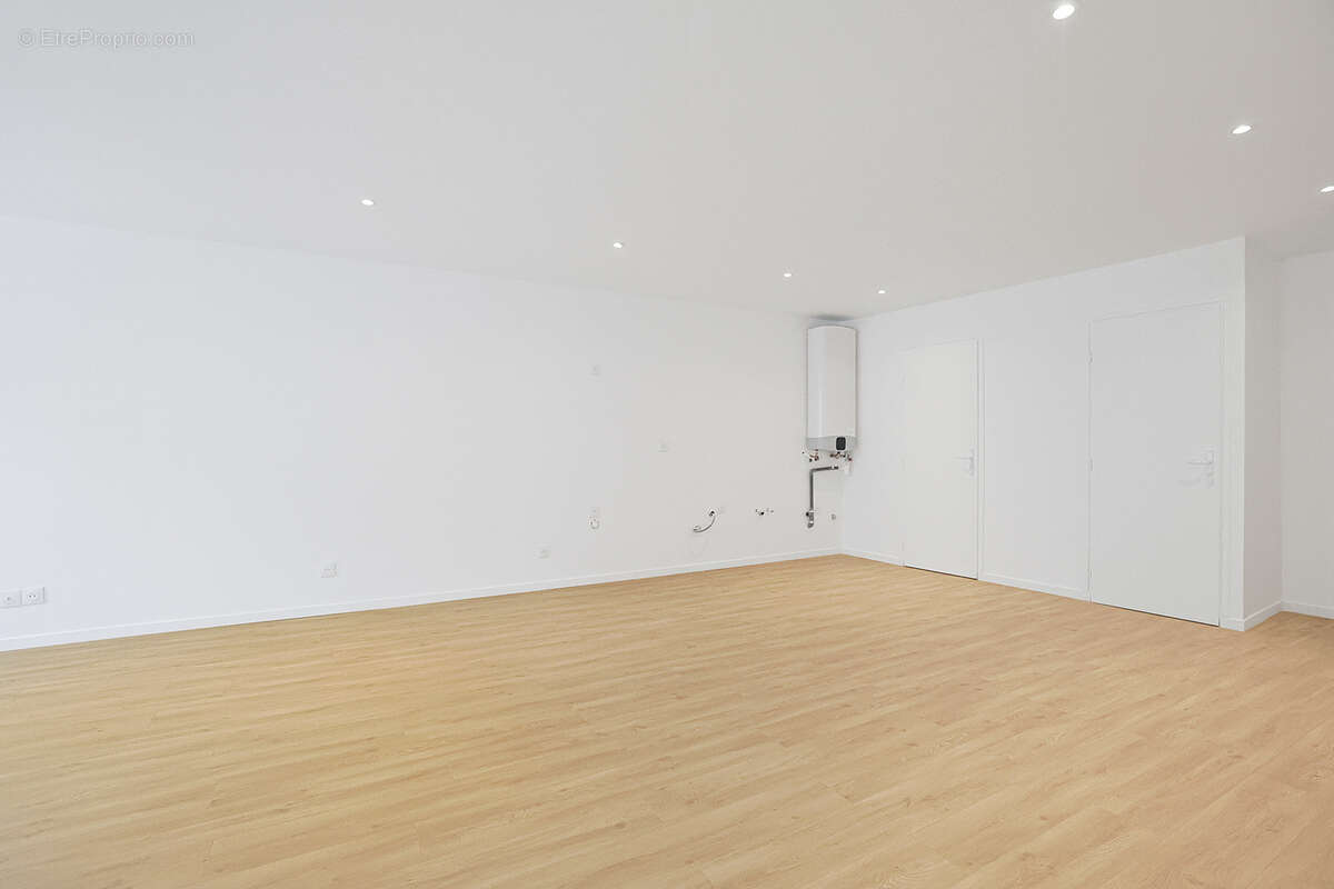 Appartement à SOLLIES-PONT